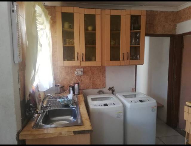 2 BEDROOM HOUSE FOR SALE IN MEADOWLANDS ZONE 1